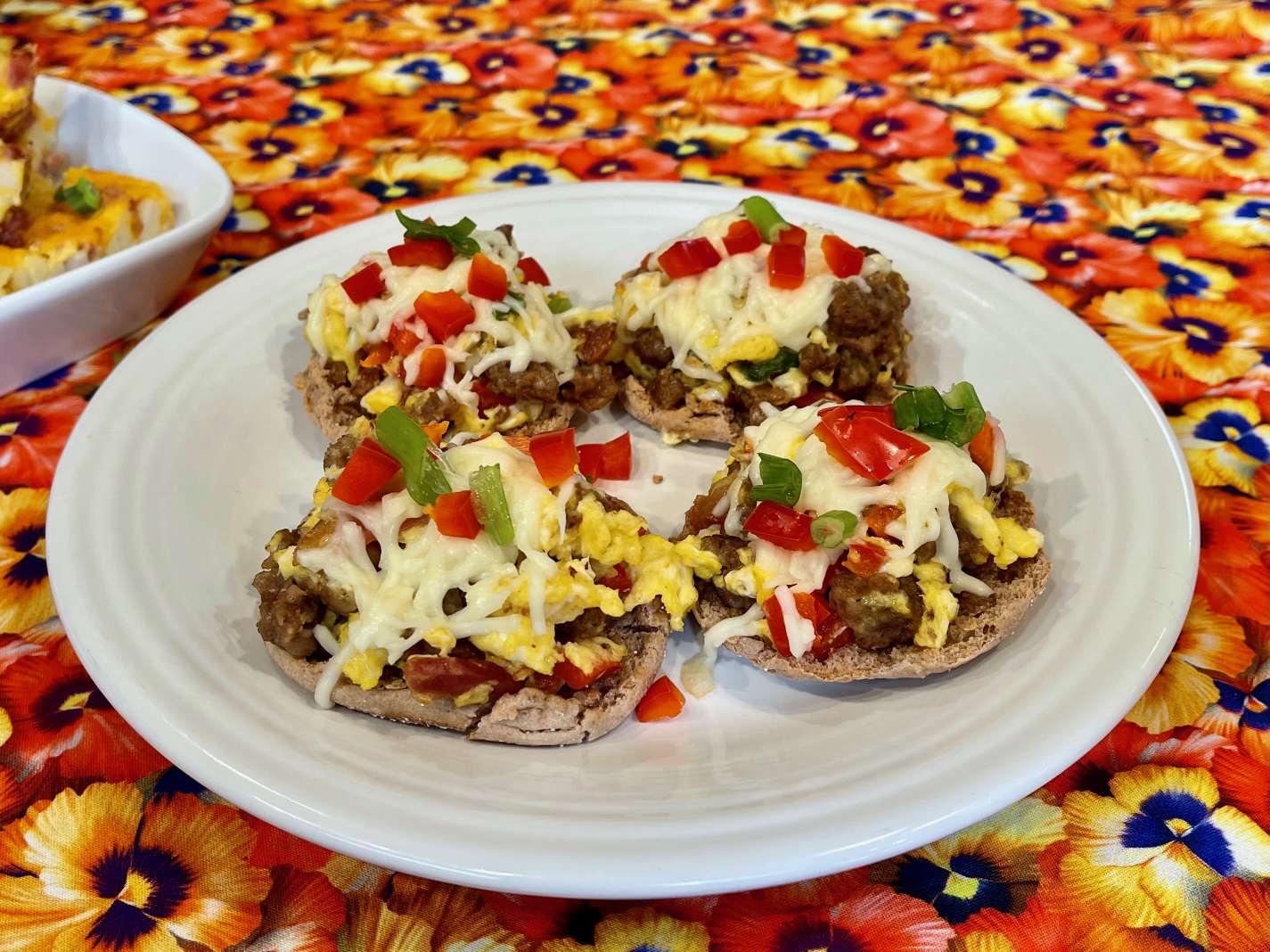 English Muffin Breakfast Pizzas - Farm Monitor