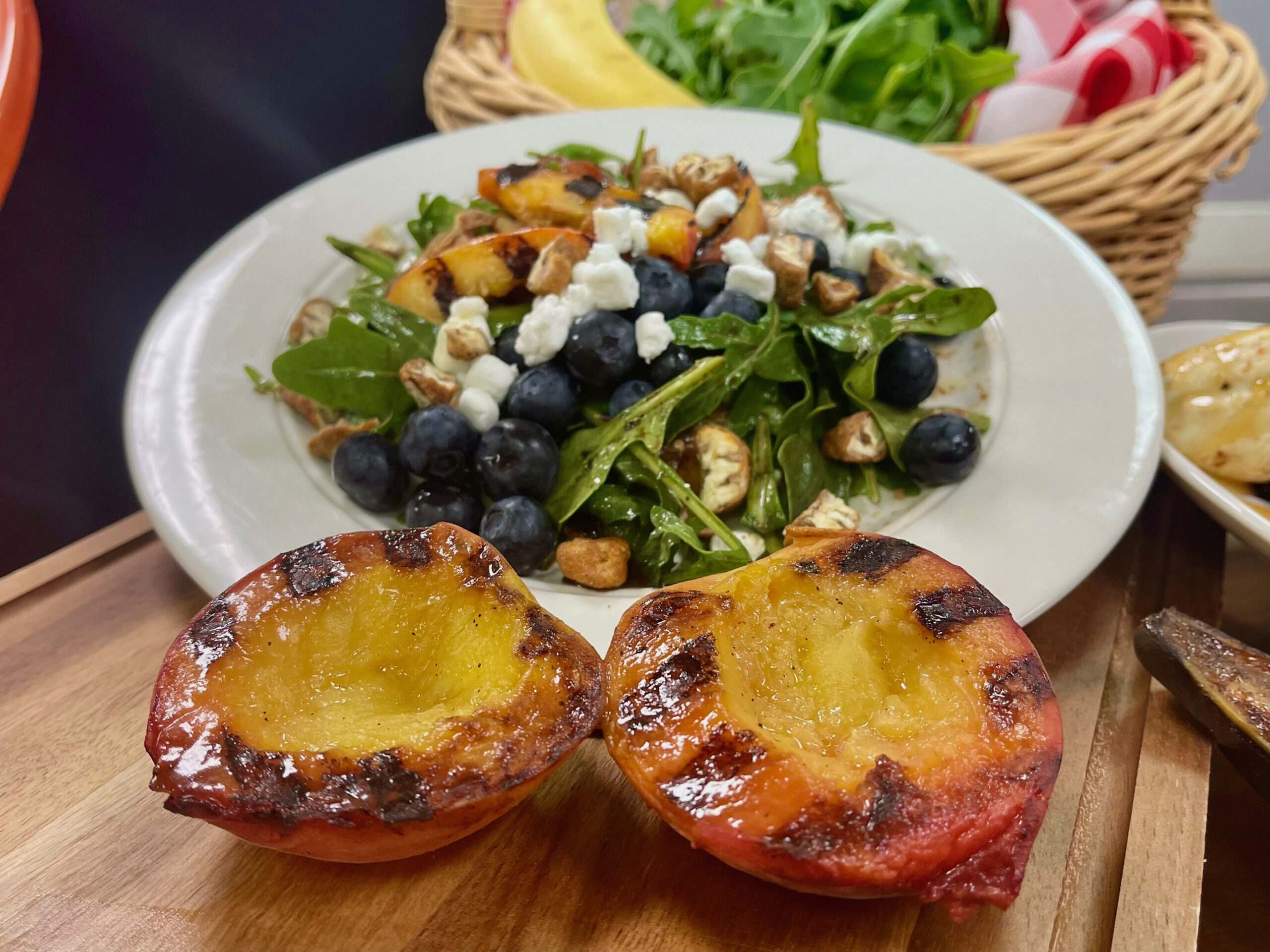 Grilled Peach and Arugula Salad - Farm Monitor