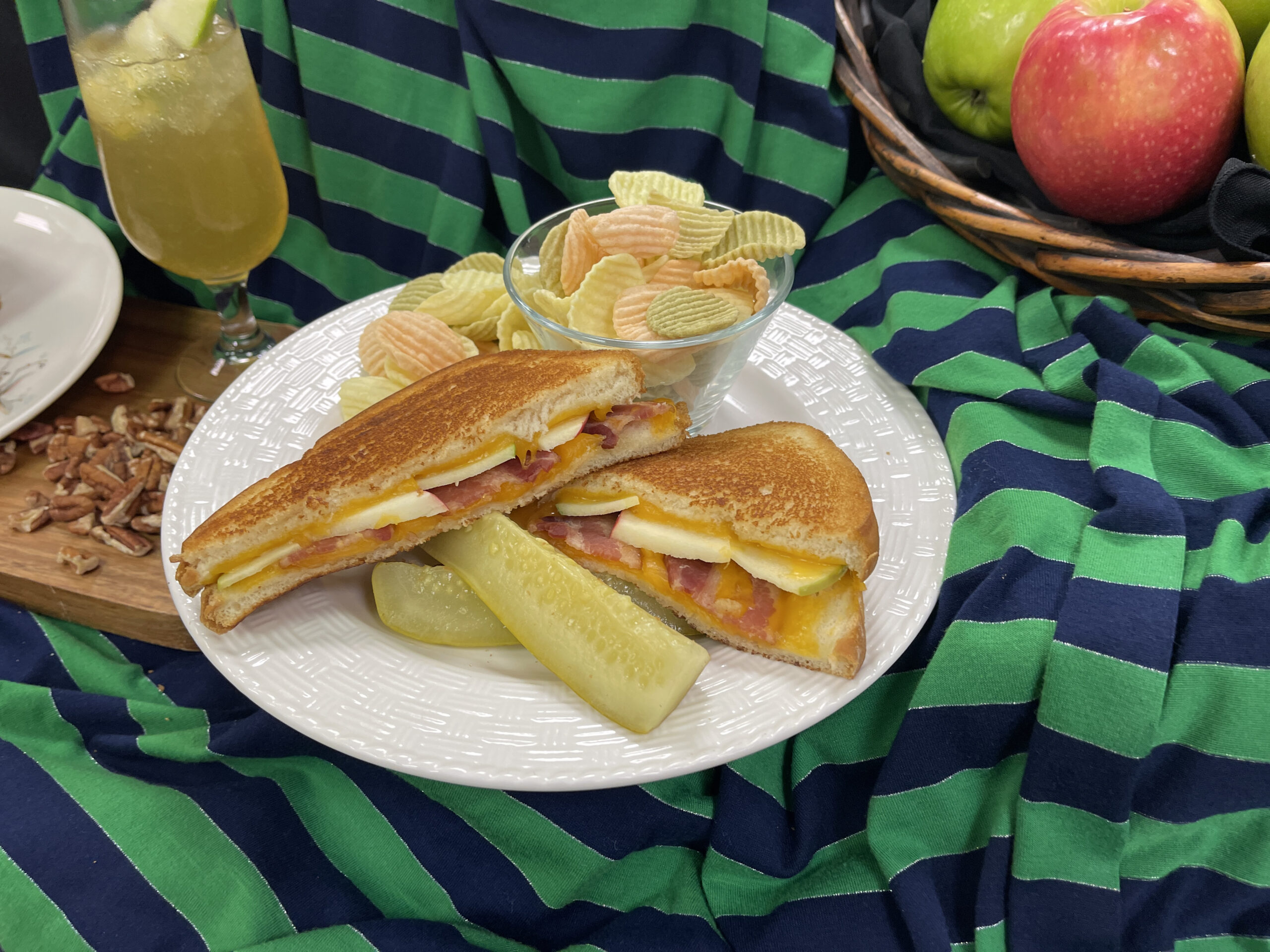 Bacon Apple Cheddar Grilled Cheese Sandwiches - Farm Monitor
